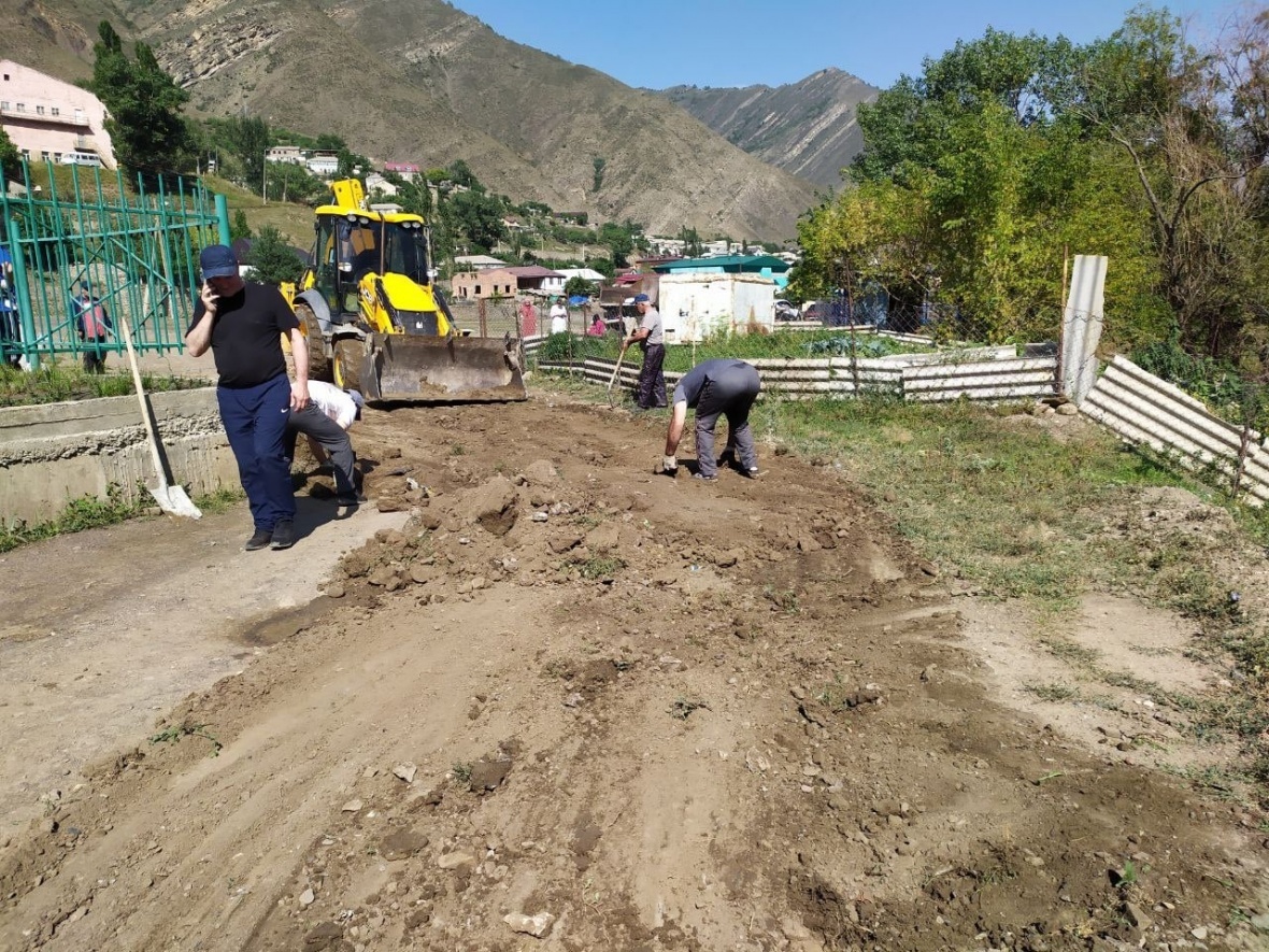 В районном центре провели субботник