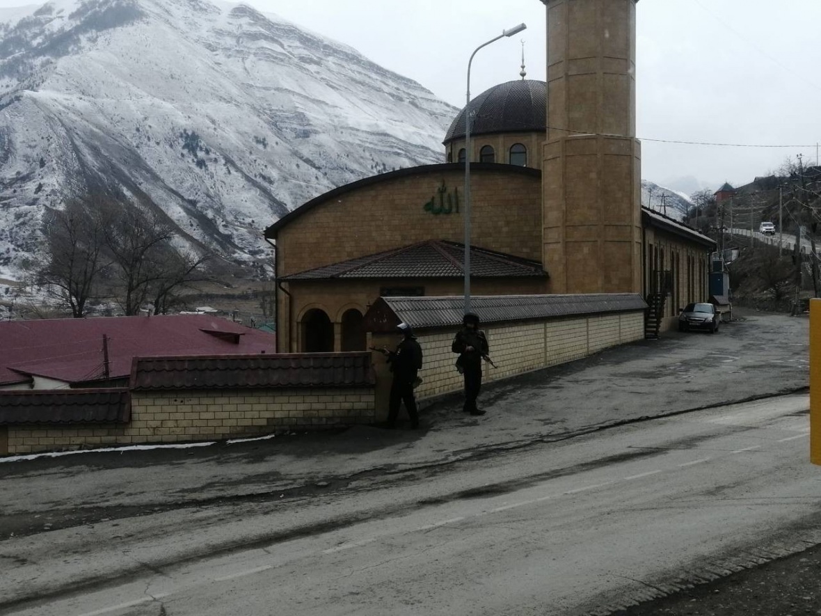 Тактико-специальные учения по отработке действий при захвате заложников террористами провели в районе