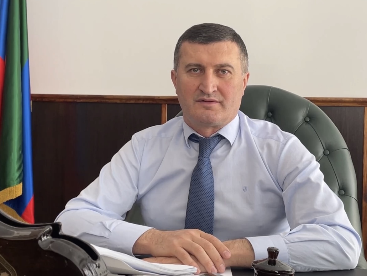 Поздравление главе Чародинского района Мухидину Магомедову с юбилеем