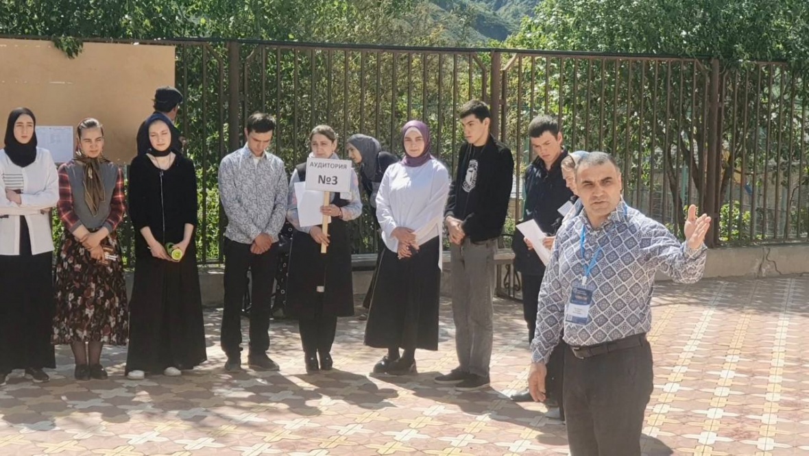 Выпускники 11 классов сегодня сдали единый государственный экзамен по русскому языку