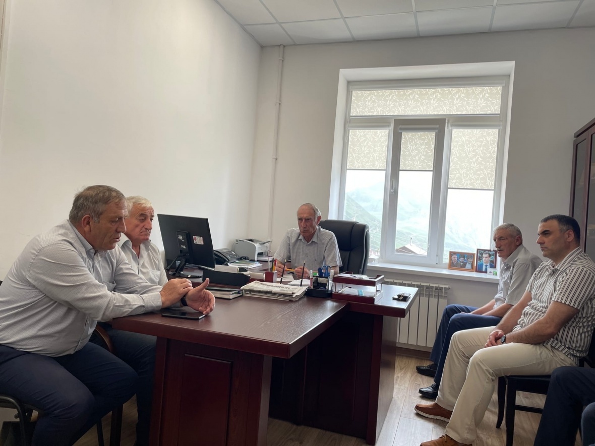 Реконструкцию площади и ремонт центральной дороги в селе Цуриб начнут с 20 июля