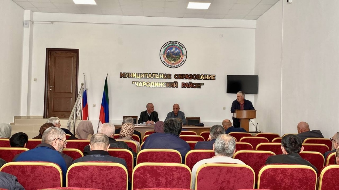 О подготовке электрохозяйства района и автомобильных дорог к осенне-зимнему периоду обсудили в администрации района