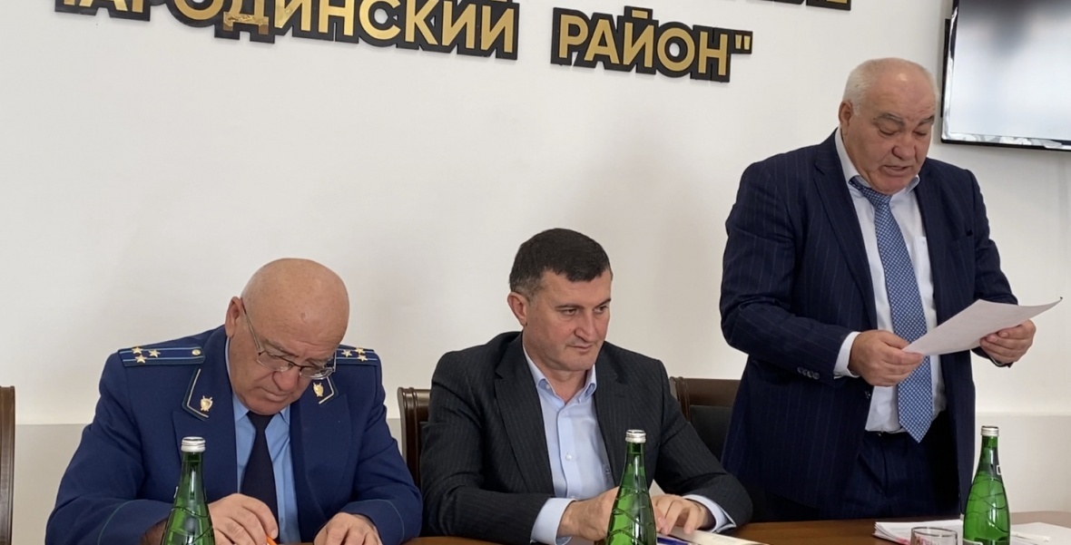 В администрации района прошла 14-я сессия Собрания депутатов МО «Чародинский район» 7 созыва