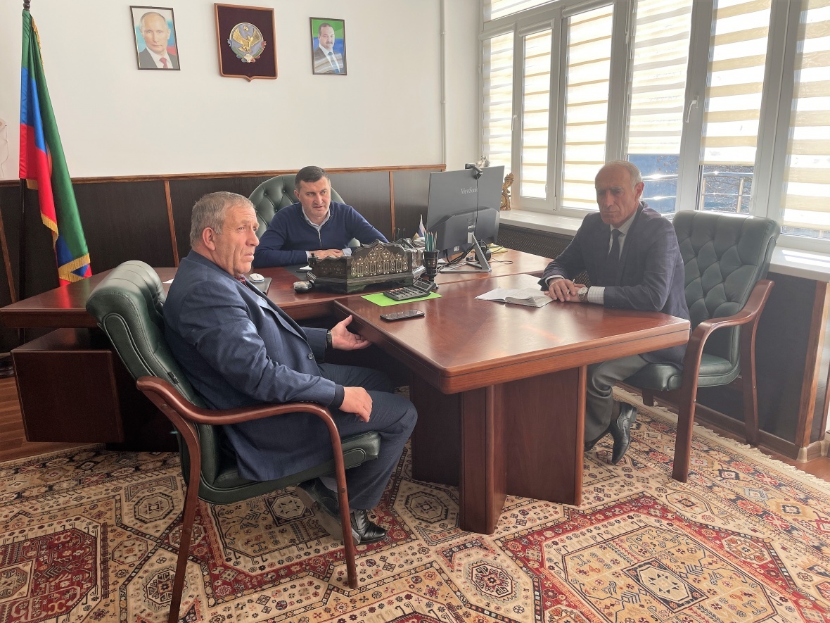 Глава района провел аппаратное совещание