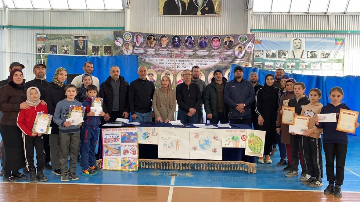 Шесть семей с разных сел района приняли участие в спортивной игре «Мама, папа, я – спортивная семья!».