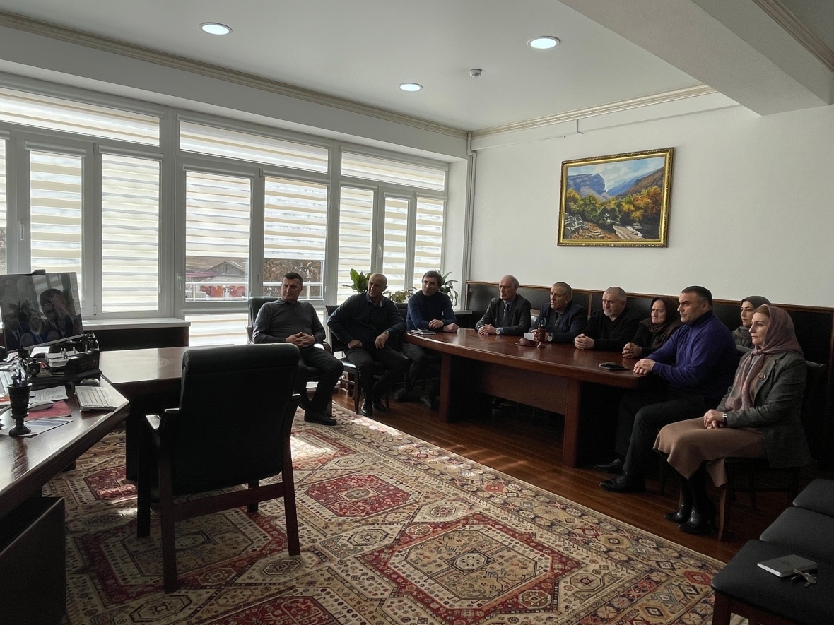 Послание президента России смотрели в кабинете главы района