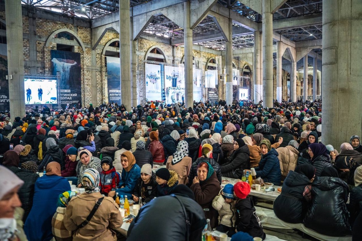В Духовном центре им. Пророка Исы (мир ему) прошел масштабный ифтар Чародинского района.