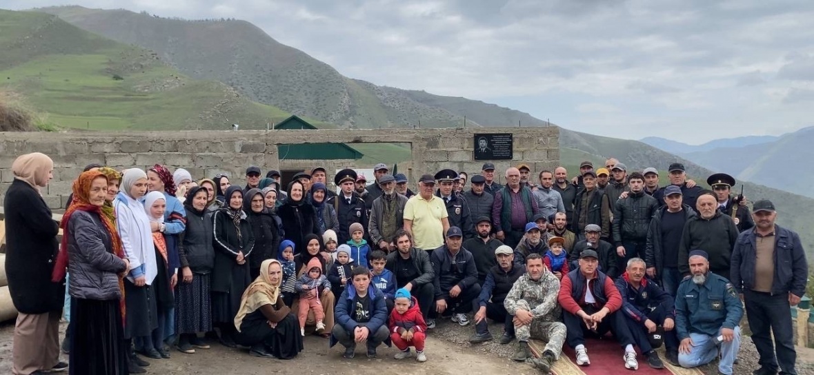 В селе Гидиб открыли мемориальную доску памяти Магомедова Магомеда Абакаровича