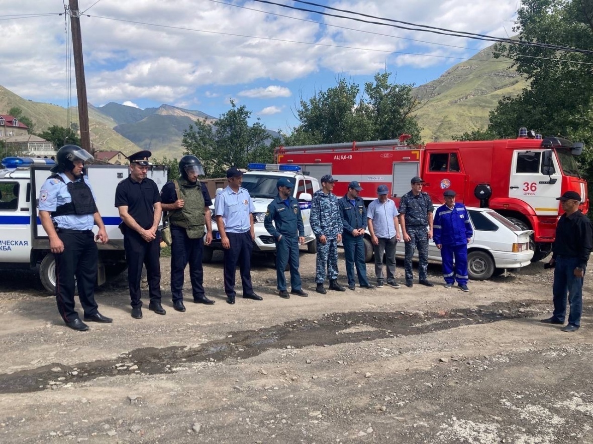 На базе Цурибской школы Чародинского района состоялась практическая тренировка по отработке комплексного сценария