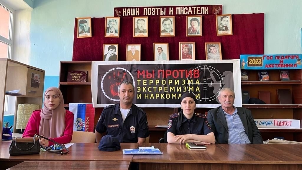 Сегодня в центральной библиотеке района состоялся круглый стол, посвященный Дню солидарности в борьбе с терроризмом