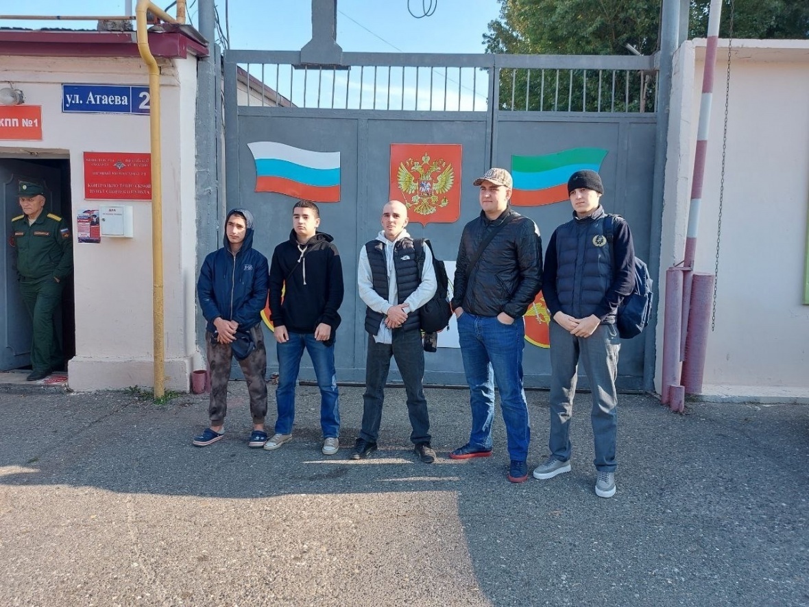 Очередная команда срочников с Чародинского района направилась в республиканский сборный пункт