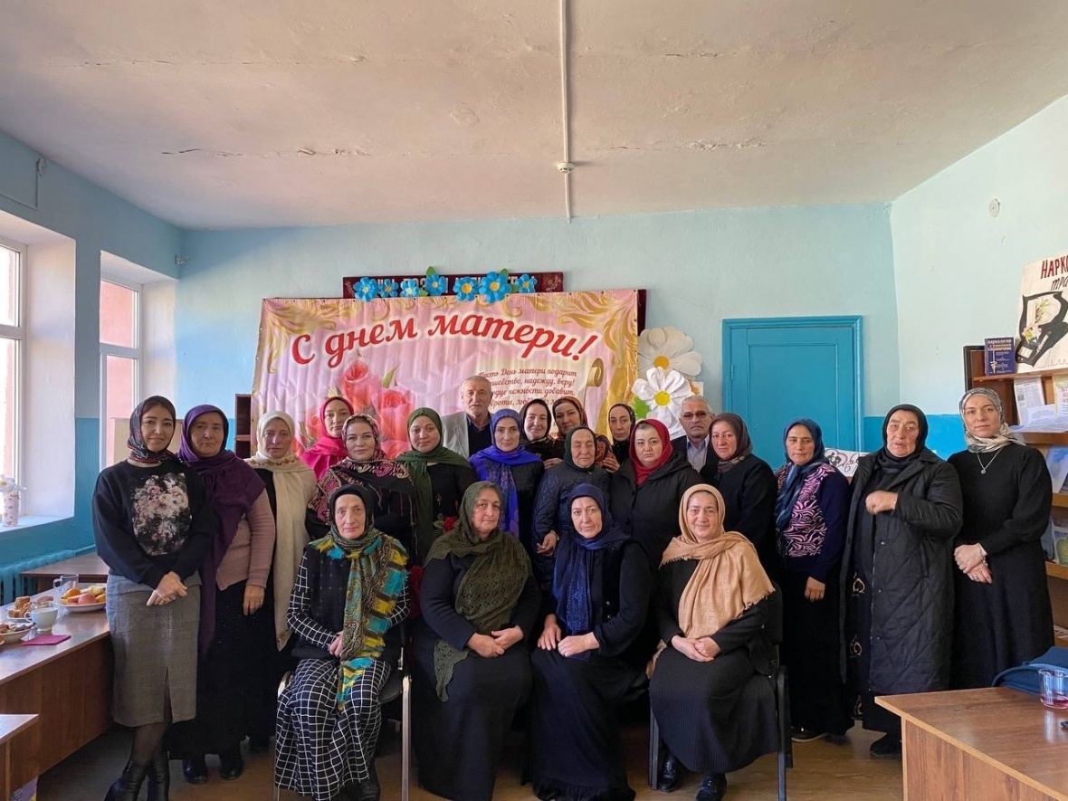 В читальном зале районной библиотеки состоялась встреча с женщинами-матерями