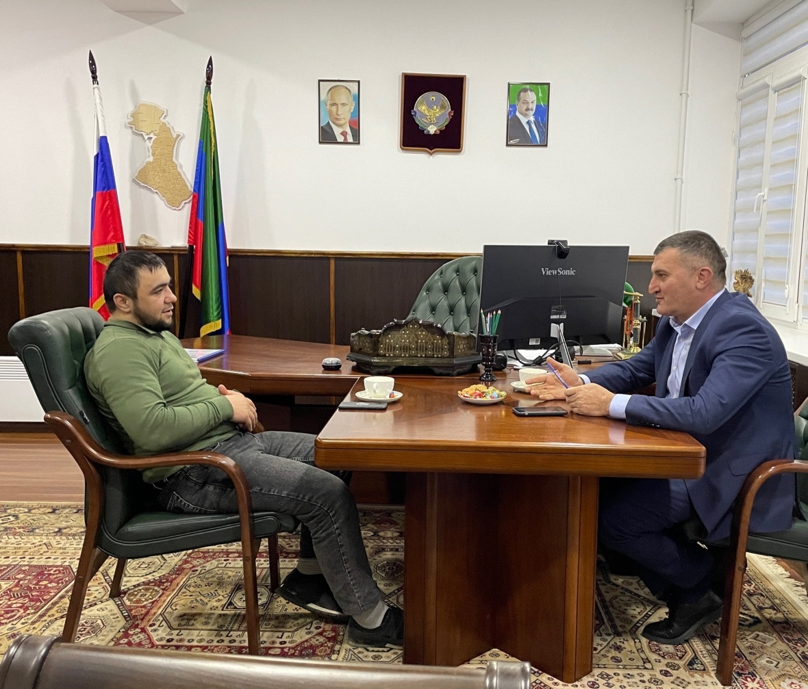 Мухидин Магомедов встретился с участником СВО Курбанали Мухоевым из села Алчуниб