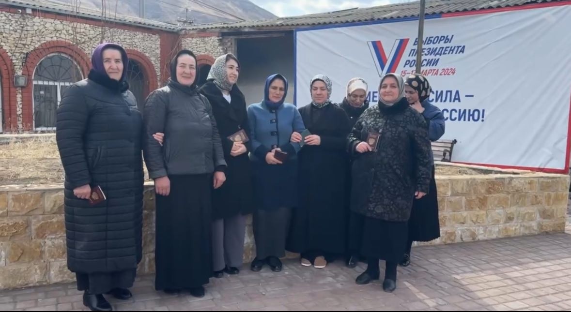 Коллектив районной библиотеки причли на выборы, чтобы сделать свой выбор за достойного кондидата