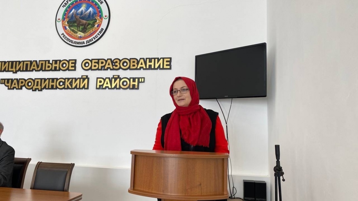 Глава МО «сельсовет Цурибский» Муслимат Муртазалиева проинформировала о проделанной работе по благоустройству вверенного ей поселения