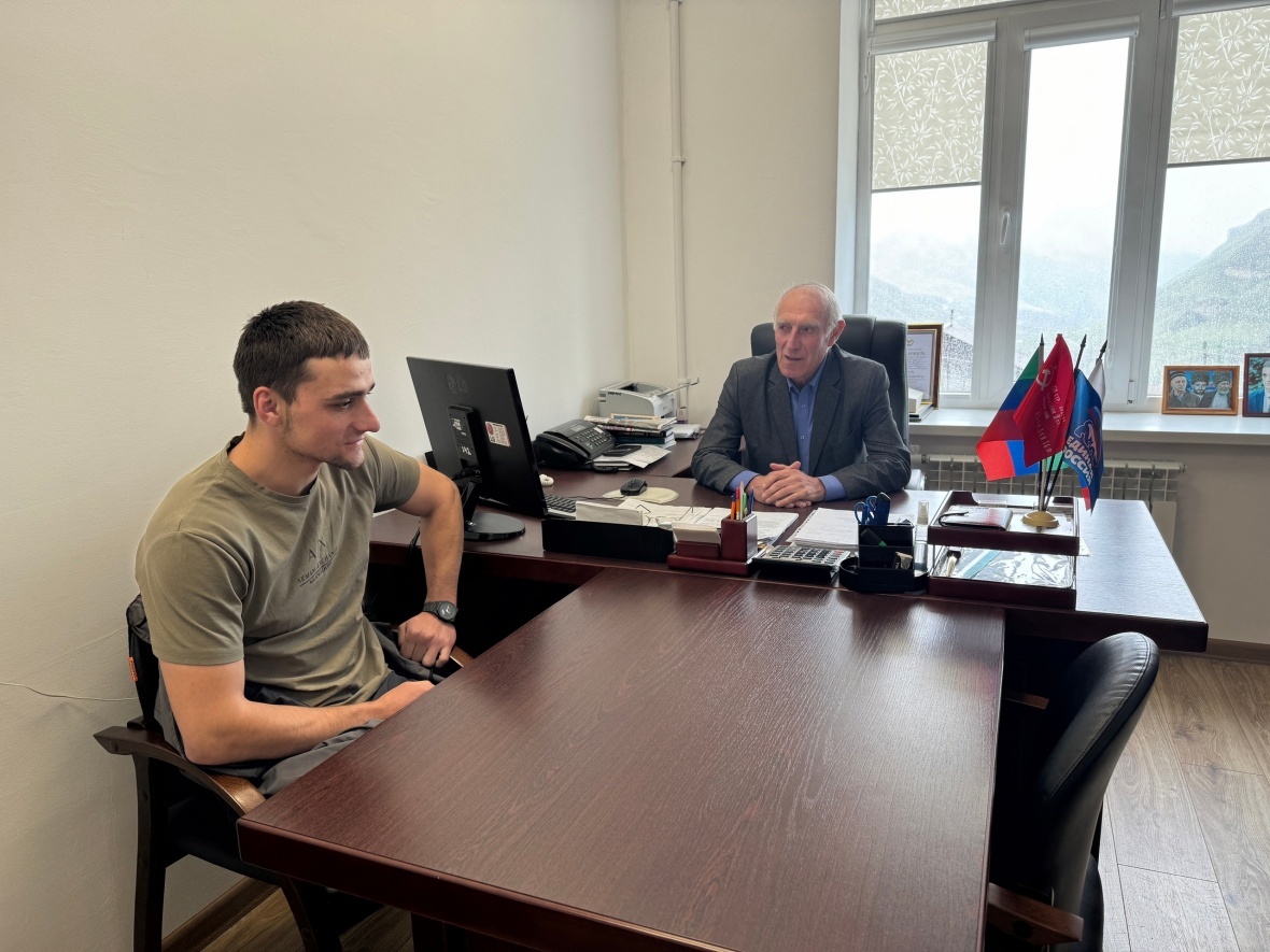 В райадминистрации прошла встреча с участником СВО