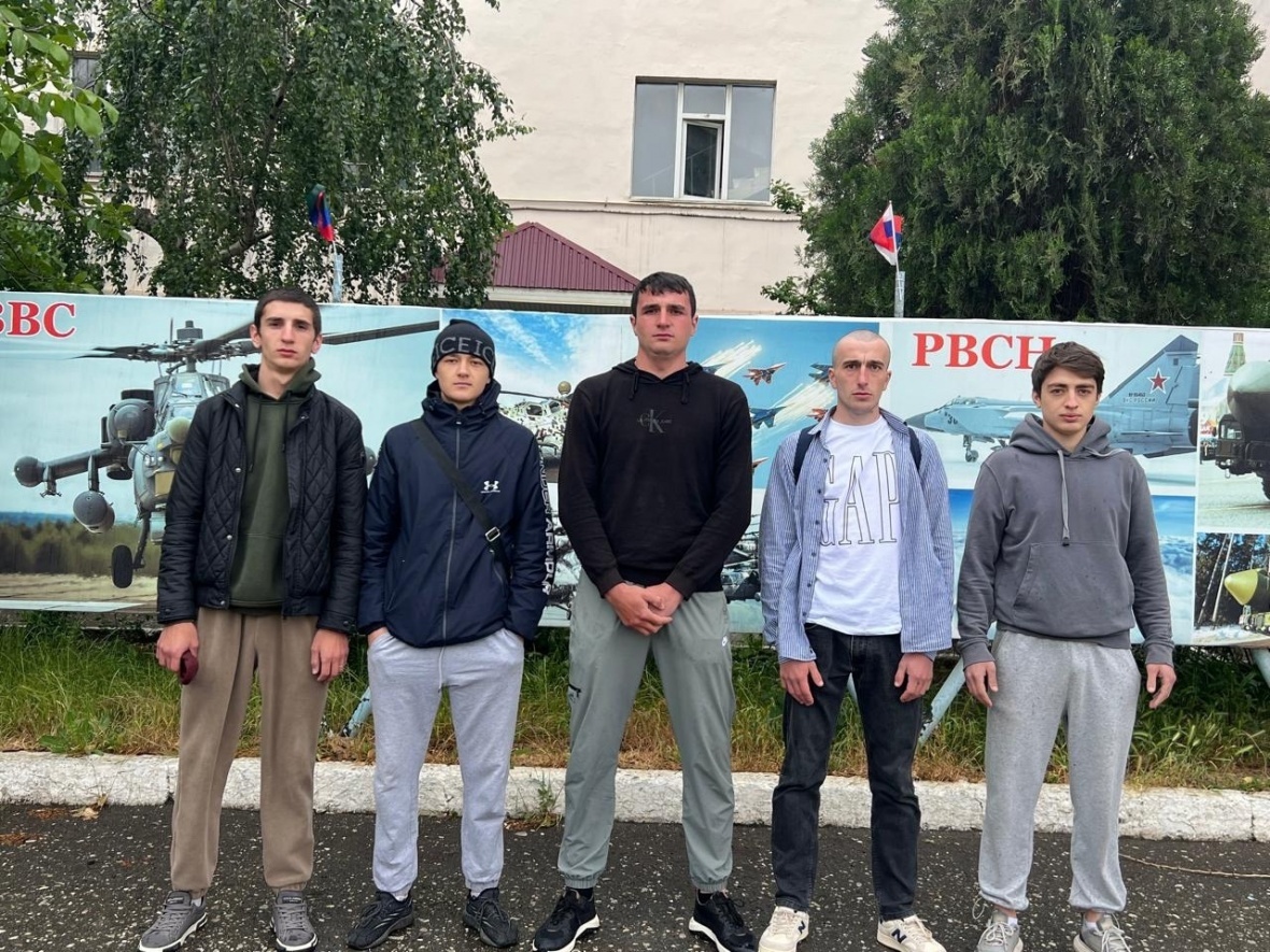 Очередная команда призывников с района отбыла в республиканский пункт