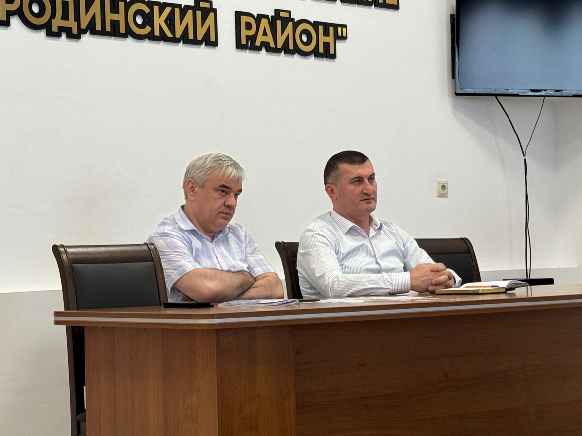 В зале заседаний администрации района обсудили послание Сергея Меликова Народному Собранию РД