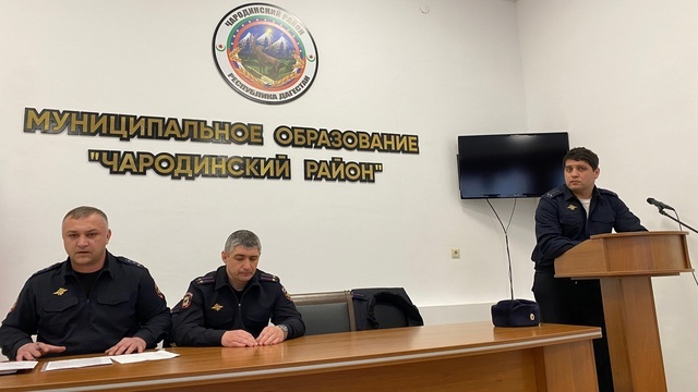 Участковый уполномоченный полиции отдела МВД России по Чародинскому району, отчитался перед жителями села Цуриб о проделанной работе в 2024 году.