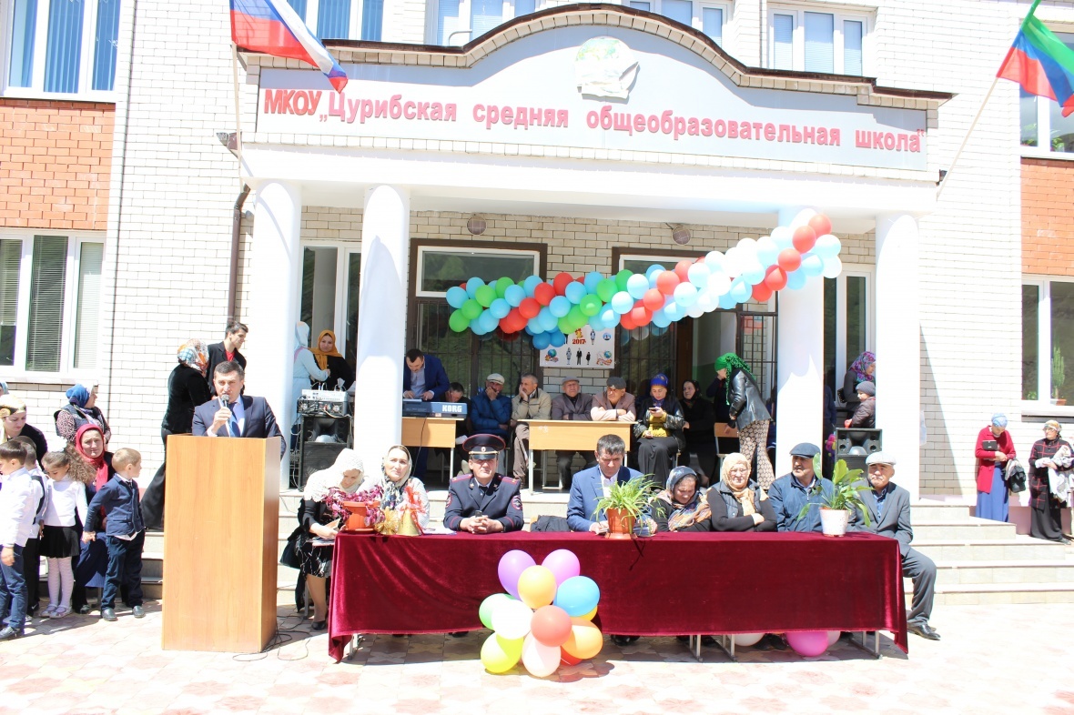 Сегодня, 25 мая, в школах района прозвенел последний звонок