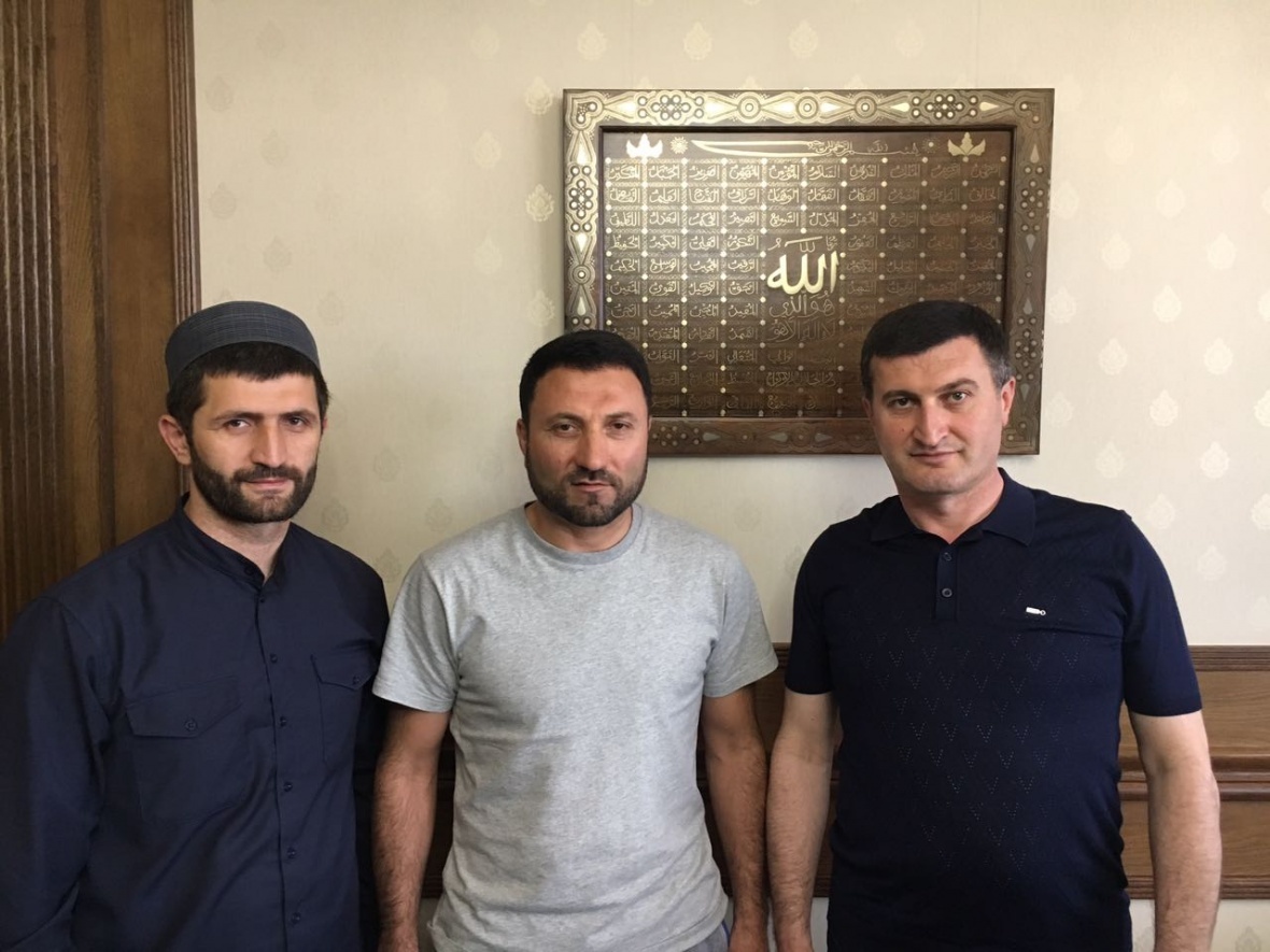 10 июня глава района Мухидин Магомедов встретился с депутатом городского собрания г. Махачкалы, бизнесменом и меценатом Зиявудином Абдурахмановым