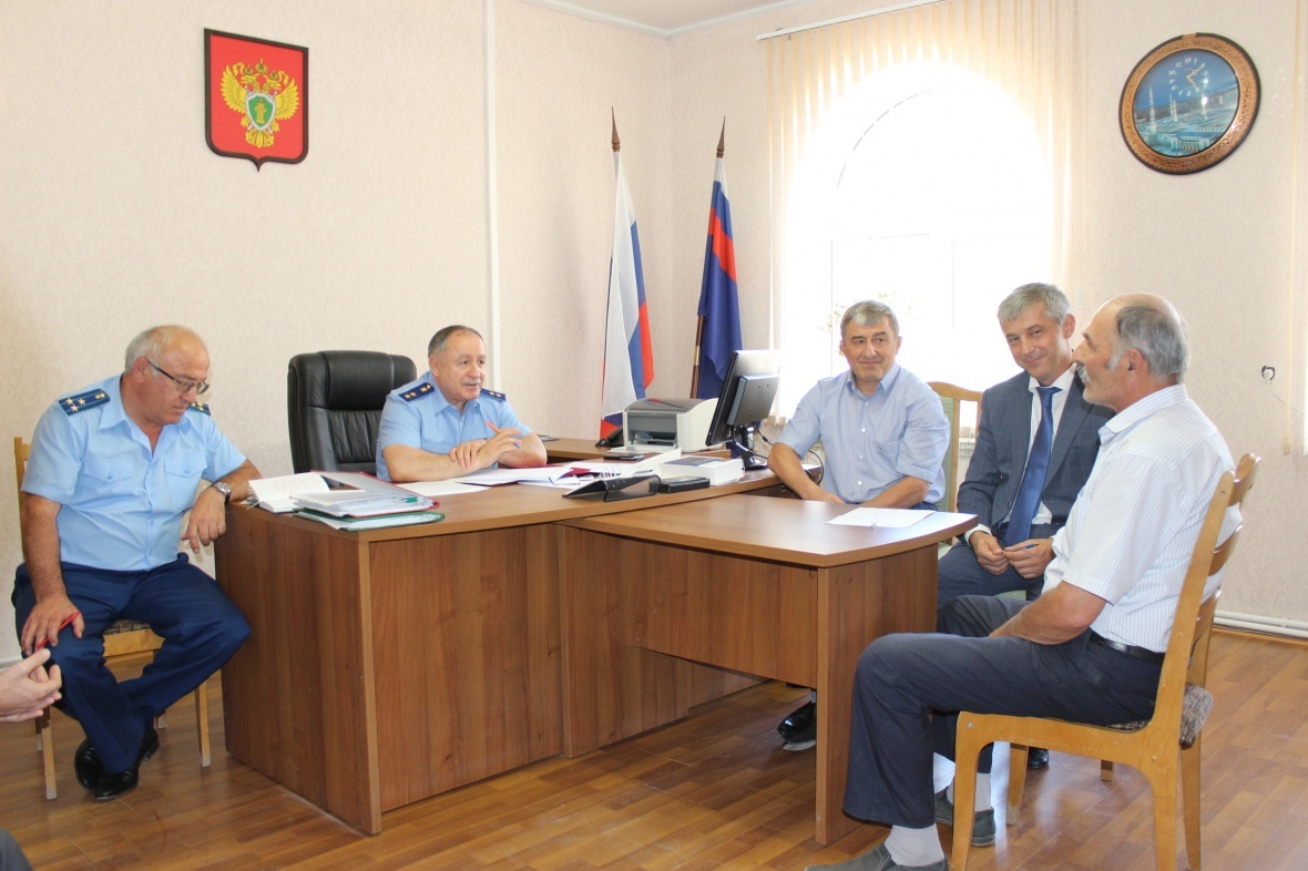 12 сентября 2017 года прокурор республики Дагестан Рамазан Шахнавазов провел прием граждан в Чародинском районе