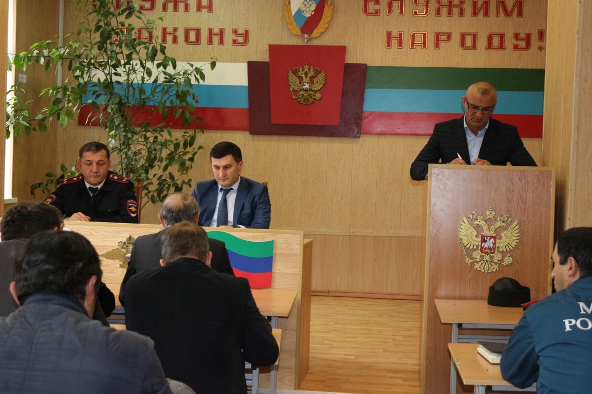 28 декабря 2017 года в администрации района прошло очередное плановое заседание Антитеррористической комиссии в МО «Чародинский район»