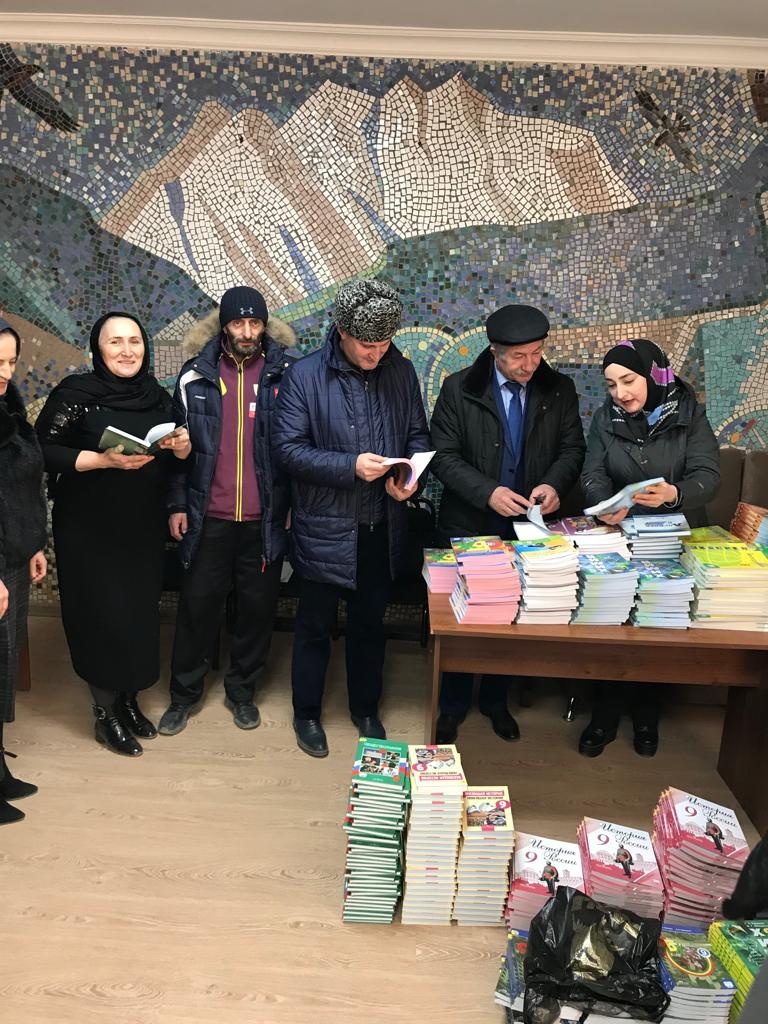 Школы района получили 8916 учебников по разным предметам