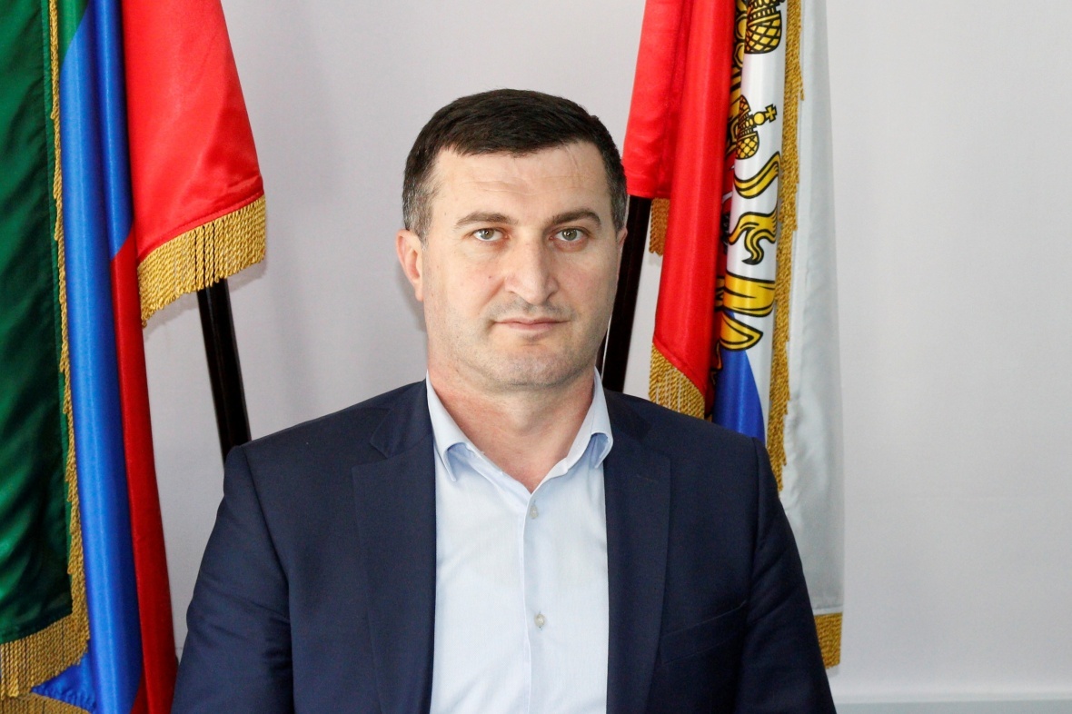 С днем рождения поздравляем главу района