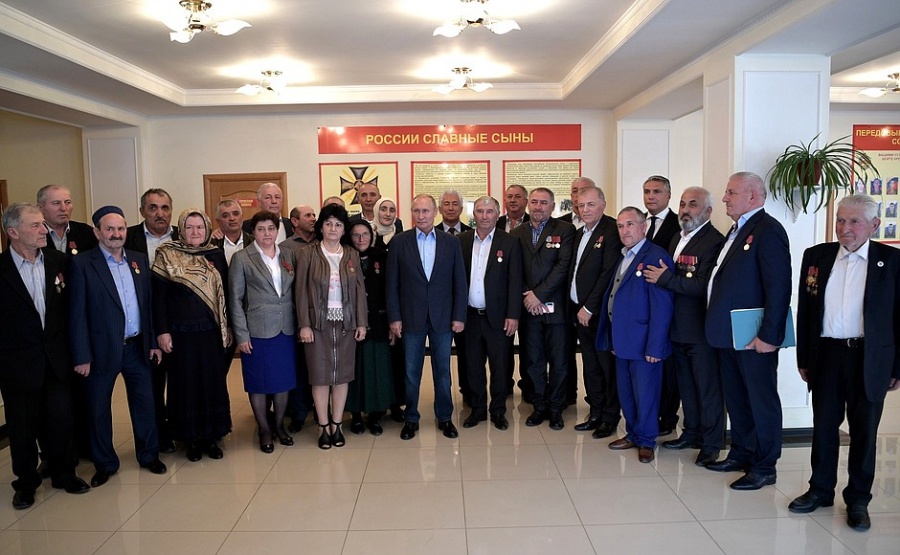 Владимир Путин и Владимир Васильев посетили Ботлих