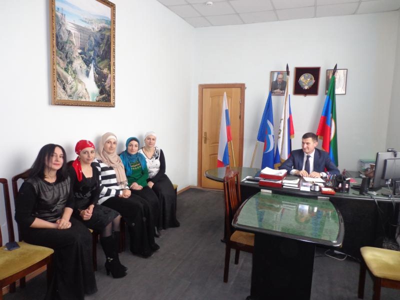 Сегодня 01.12.2015 года в МО «Чародинский район» состоялся единый день приема граждан по личным и общественным вопросам отделением ВПП «Единая Россия».