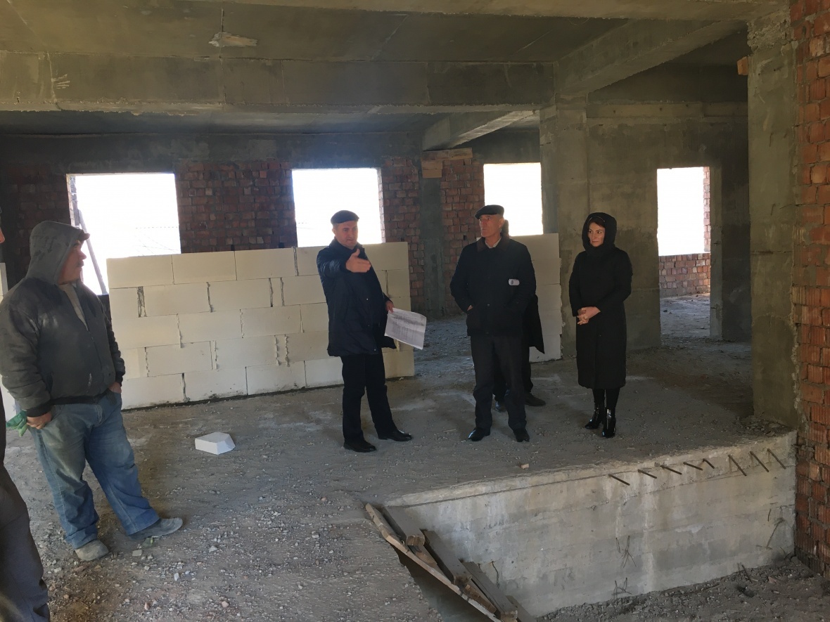 Мухидин Магомедов ознакомился с ходом проведения внутренних работ в новом здании администрации района