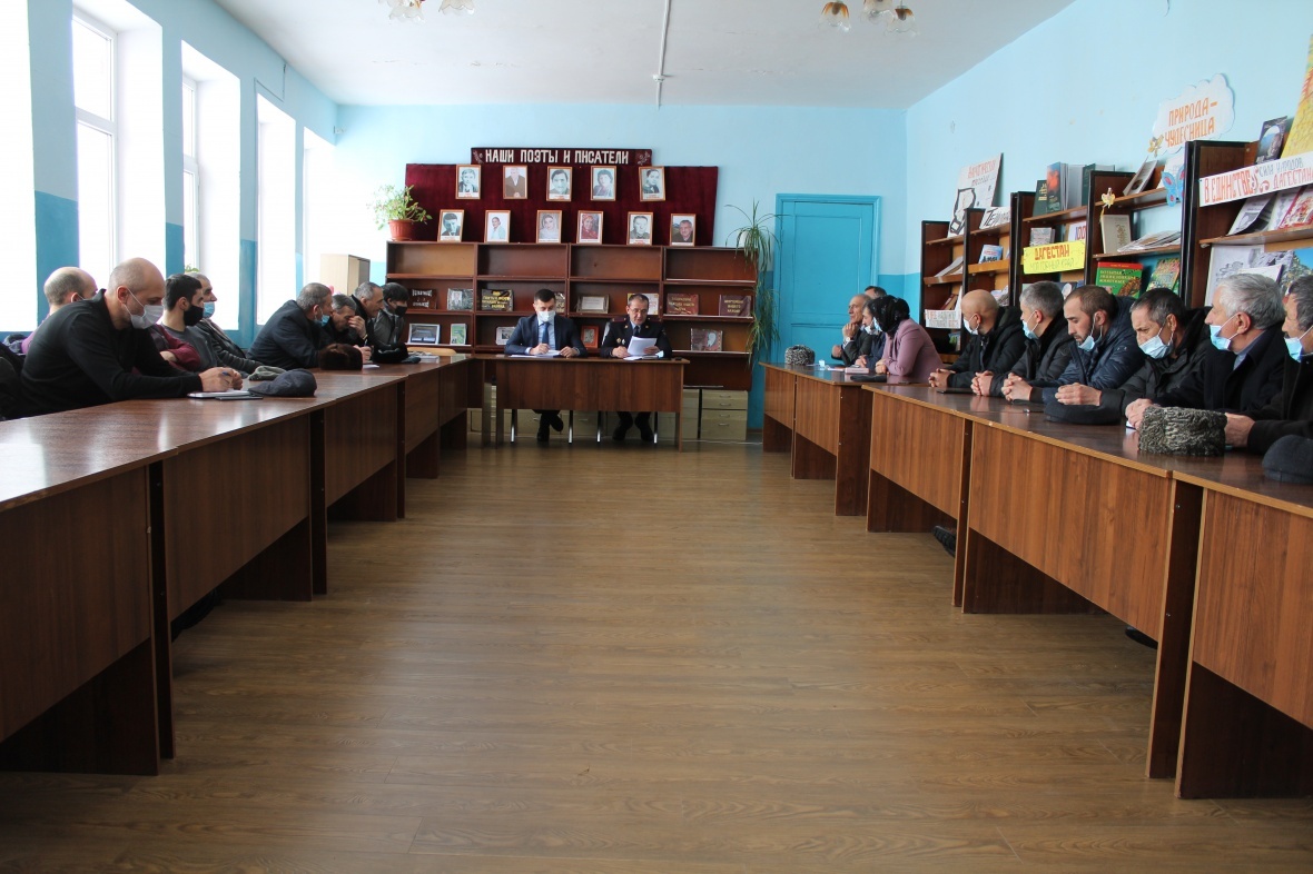 Вопросы о вакцинации от коронавируса и об оперативной обстановке обсудили на плановом совещании администрации района