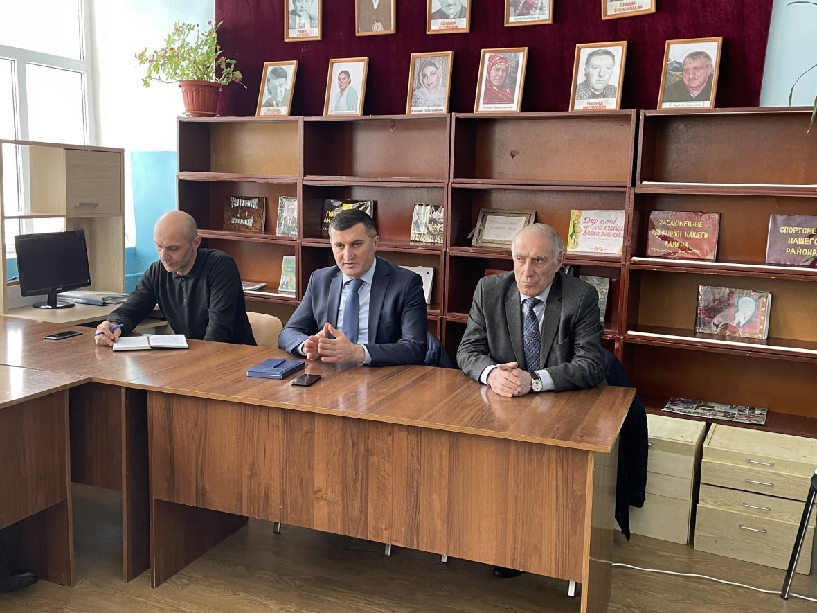 Мухидин Магомедов провел аппаратное совещание