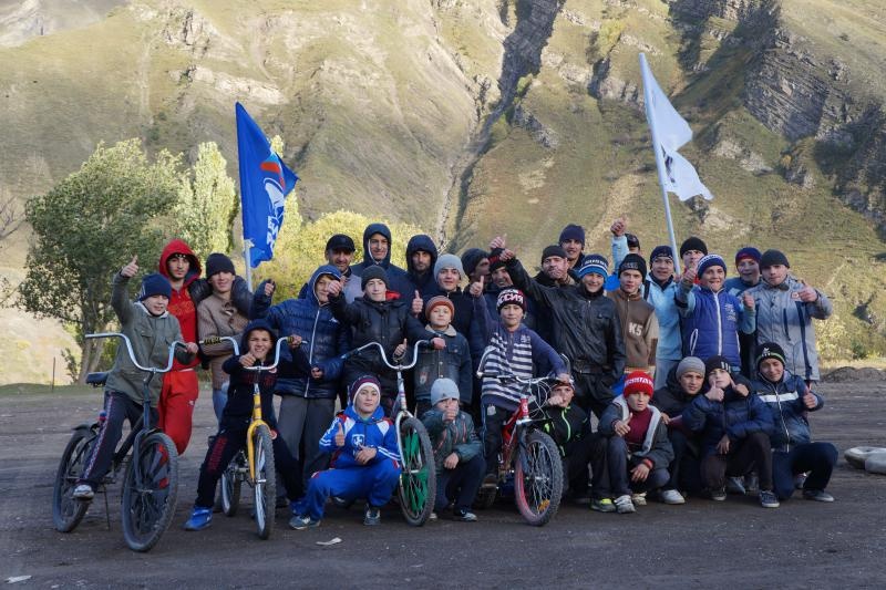 17 октября 2015 года под лозунгом: «Мы за мир во всем Мире!» с. Цуриб Чародинского района были проведены велогонки  (спринт) среди учащихся МКОУ «Цурибская СОШ» посвященные ко Дню Учителя.     Велогон